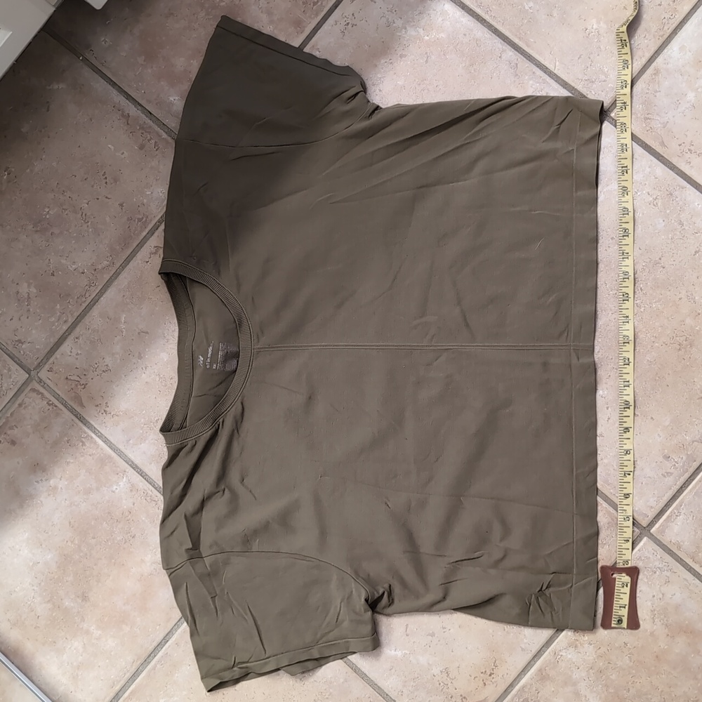 3/$5 All in motion XXL boxy crop top army green